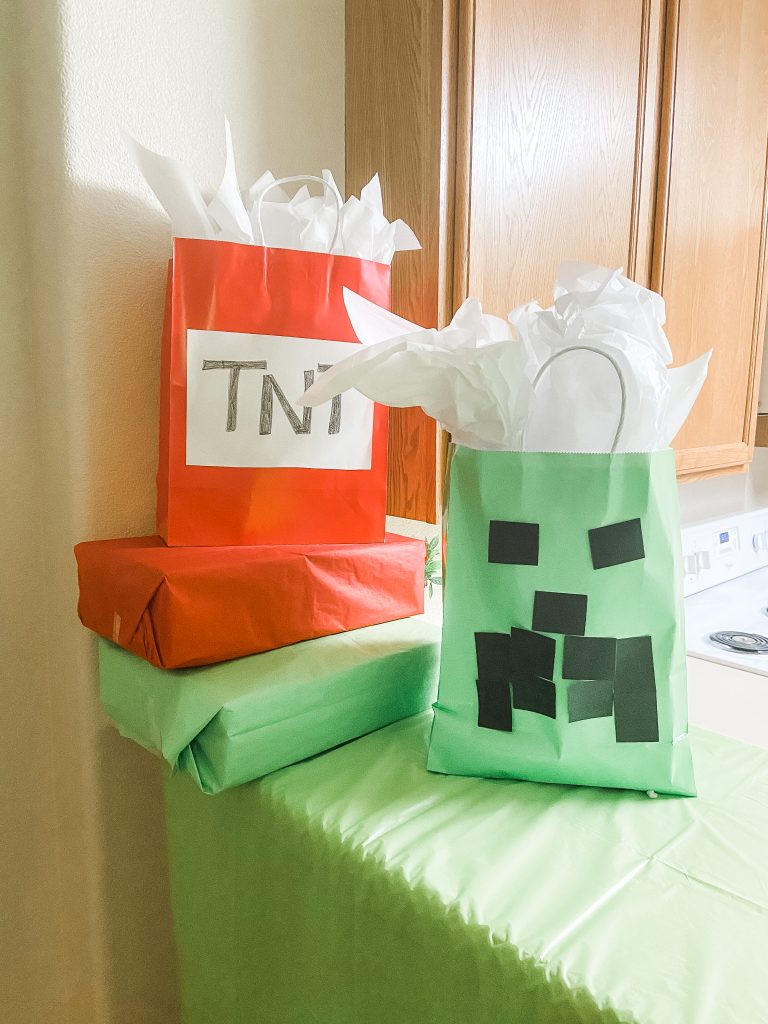DIY Minecraft Gift Wrap